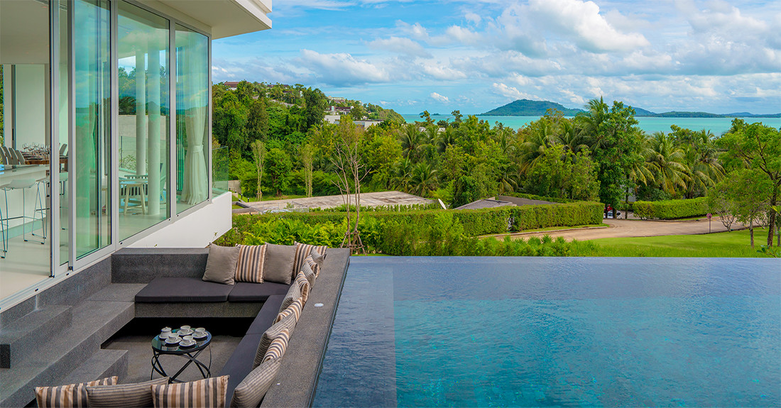 Villa Abiente - Poolside sitting area